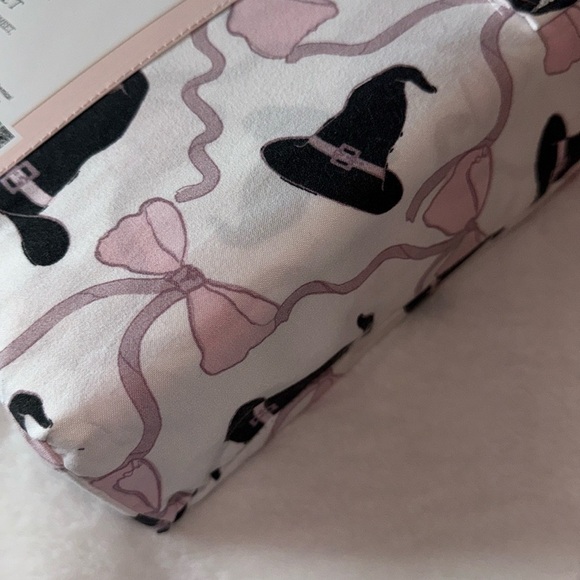 Cupcakes and Cashmere Witch Hat and bows
Sheet set 🧙🏻🎀🎀
2025 - Picture 4 of 6